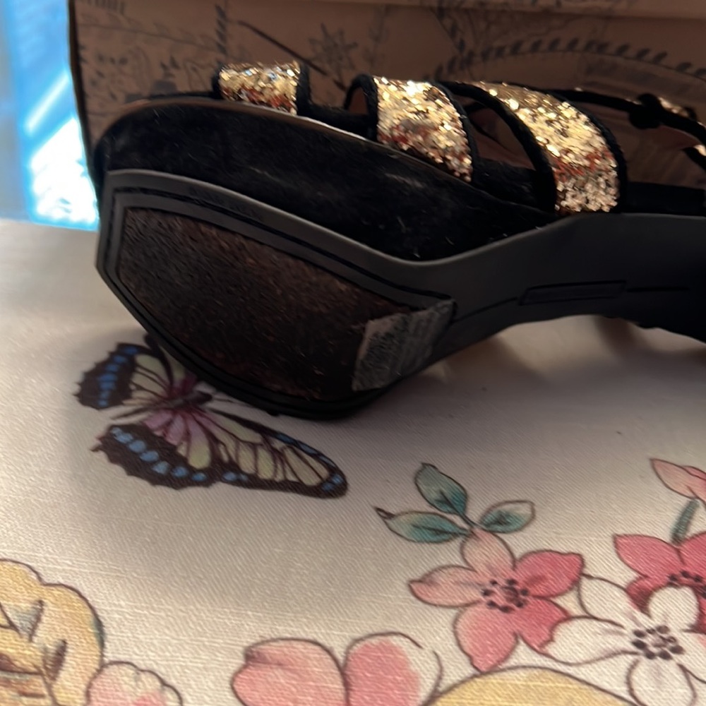 Vince Camuto Padrita Platform Sandals in Gold Glitter & Blk Suede Sz 7 1… - Picture 12 of 16